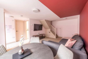 Centralised Medway with FREE PARKING by Prescott Apartments